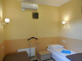 Хостелы Gogol Park Hostel Рига Двухместный с 1 кроватью или 2 отдельными кроватями и душем-6