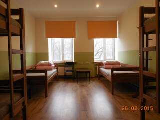 Хостелы Gogol Park Hostel Рига Односпальная кровать в общем 6-местном номере для мужчин и женщин-10