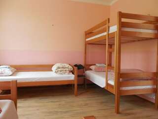 Хостелы Gogol Park Hostel Рига Двухместный номер с 2 отдельными кроватями и общей ванной комнатой-28