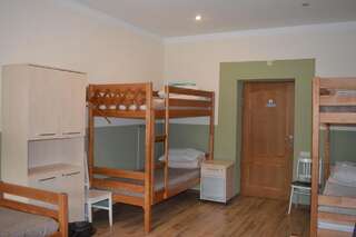 Хостелы Gogol Park Hostel Рига Односпальная кровать в общем 6-местном номере для мужчин и женщин-2