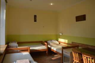 Хостелы Gogol Park Hostel Рига Двухместный номер с 2 отдельными кроватями и общей ванной комнатой-42